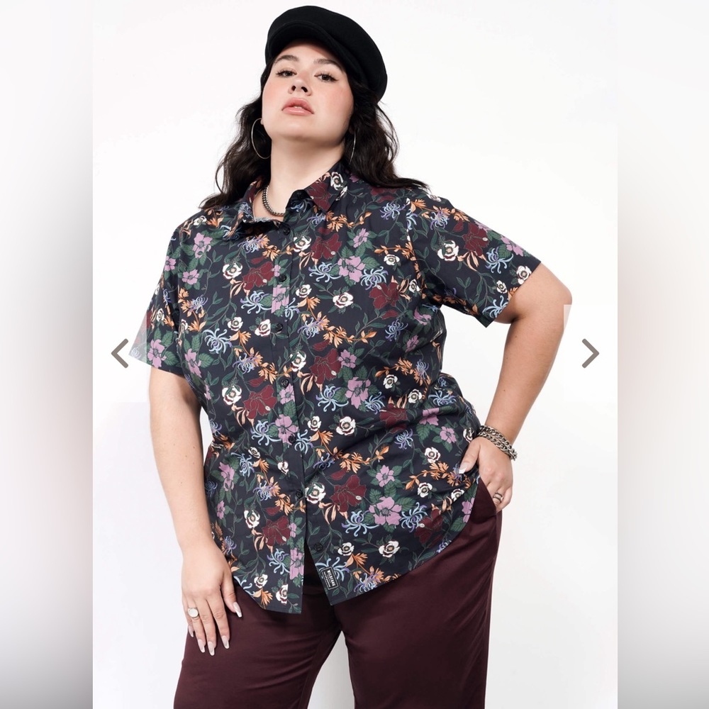 Wildfang Essential Button Up Short Sleeve Wildflower Navy 3X